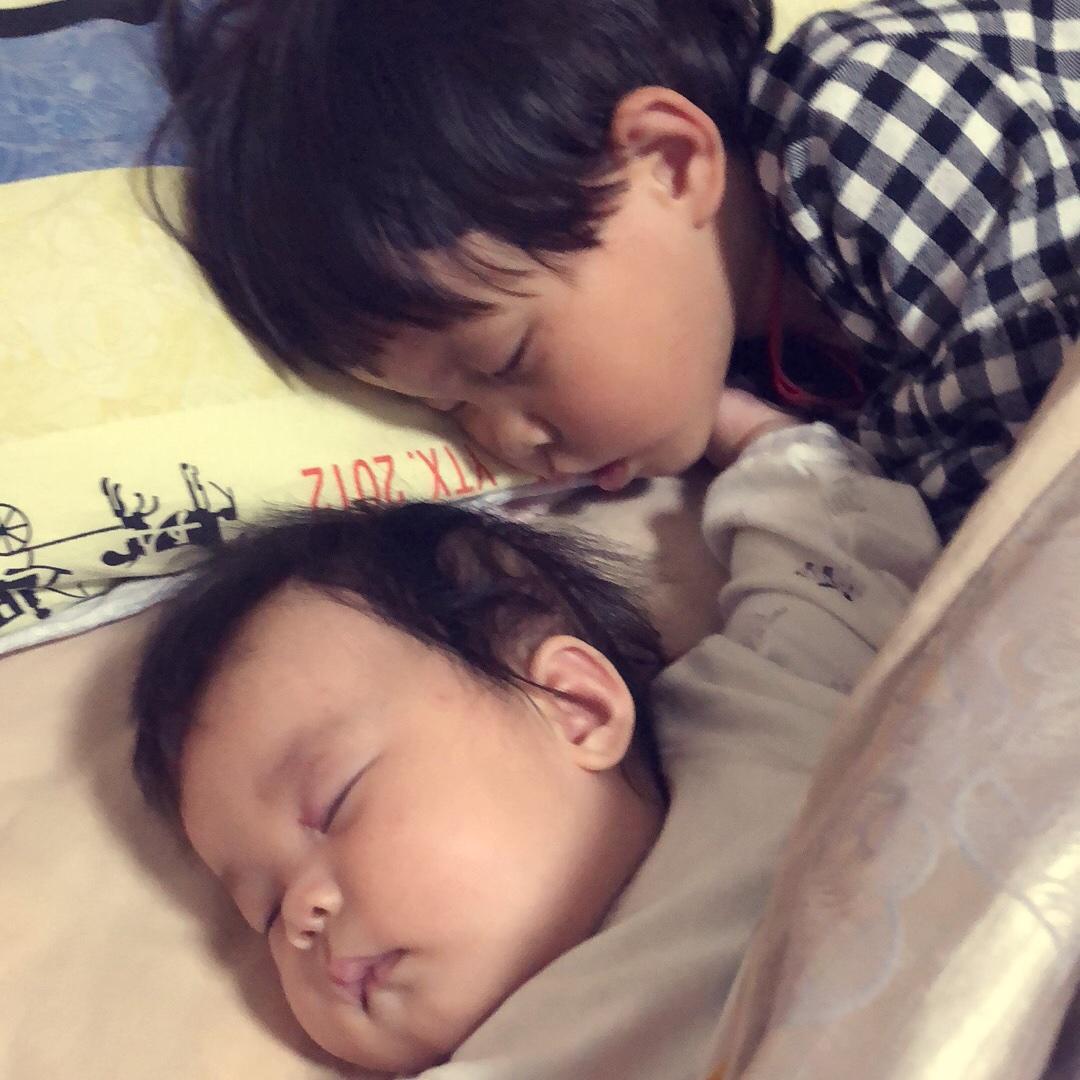 小爱和妞妞的麻麻