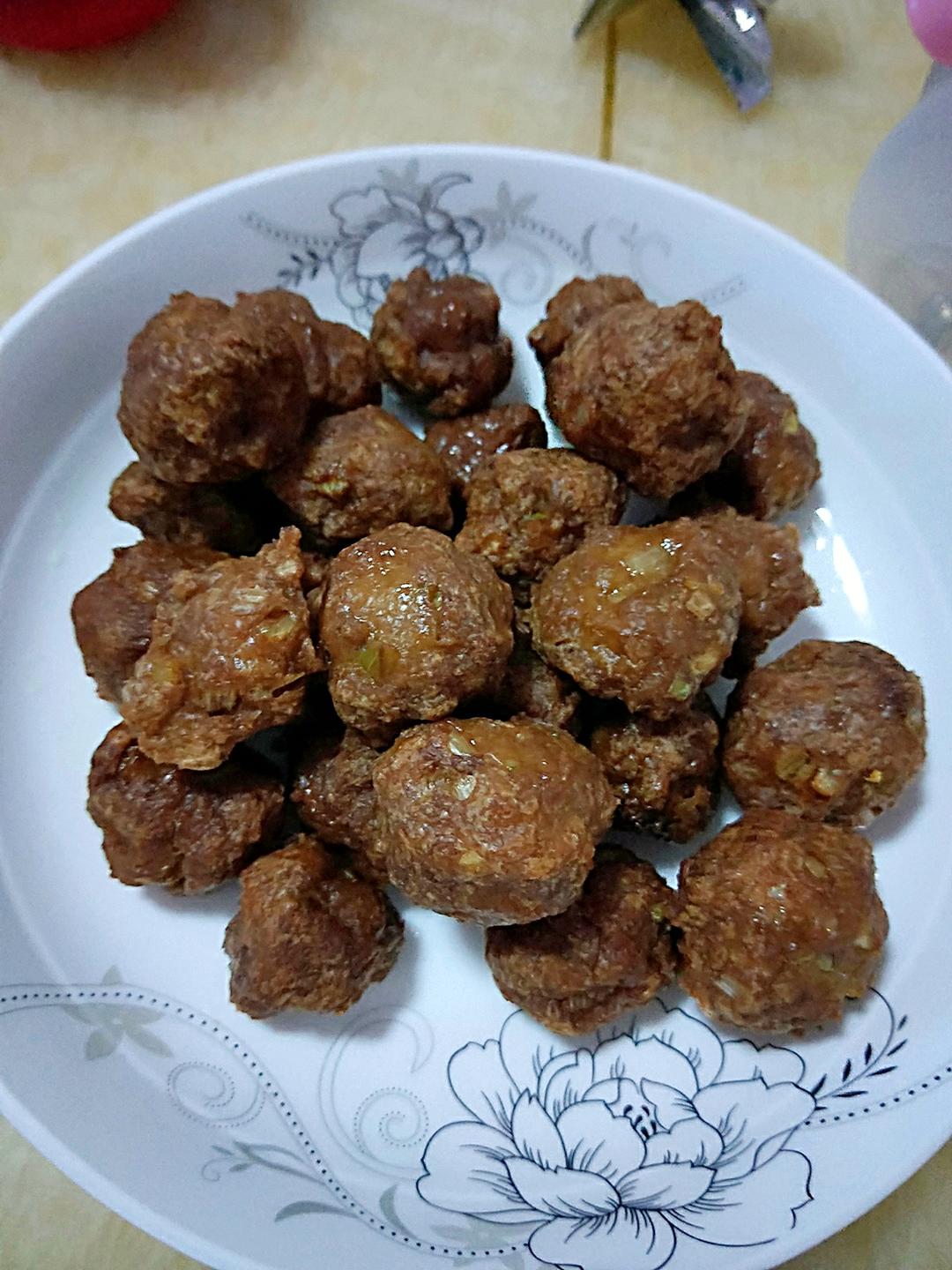 简易版炸肉丸的做法