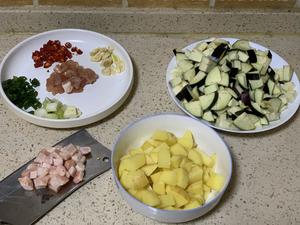 【茄子土豆烩饭】可以承包你一整锅白米饭🍚的做法 步骤3