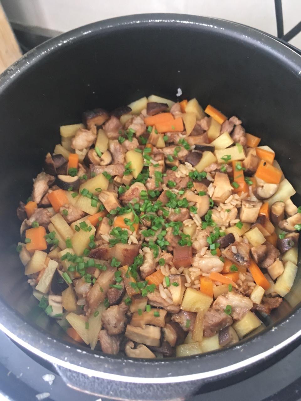 土豆焖饭（电饭锅版）