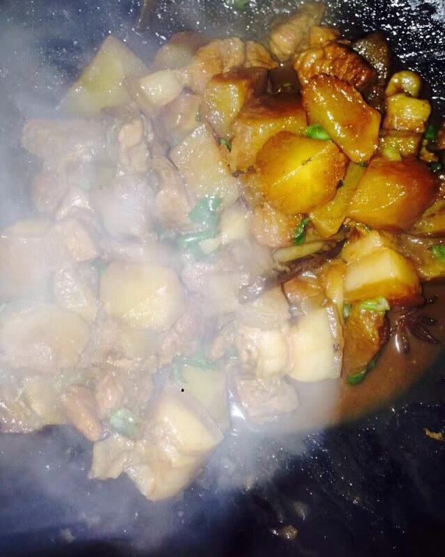 不油腻的土豆红烧肉