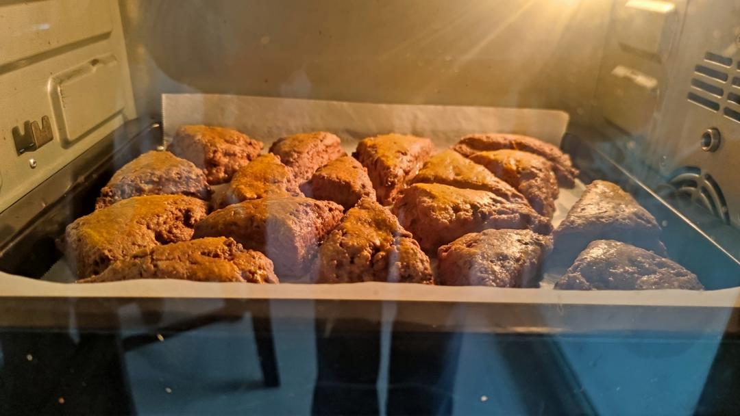 完美裂纹～百分百成功的超好吃奶香司康（禁止搬运）