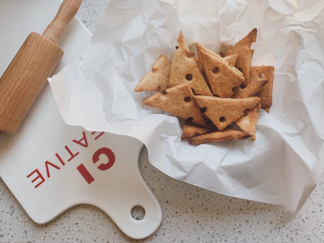 大孔奶酪饼干