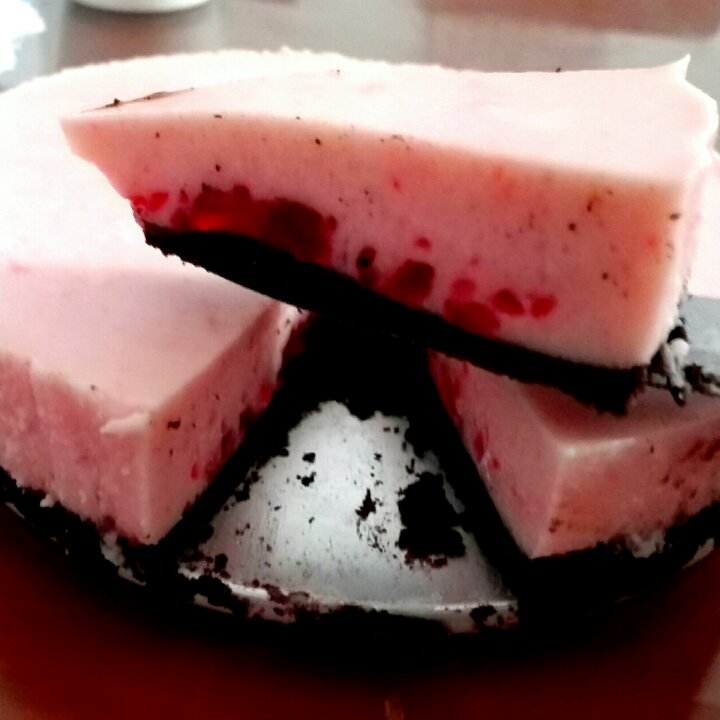 草莓果粒冻芝士蛋糕