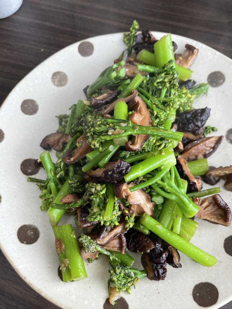 低脂好吃的西兰花炒香菇