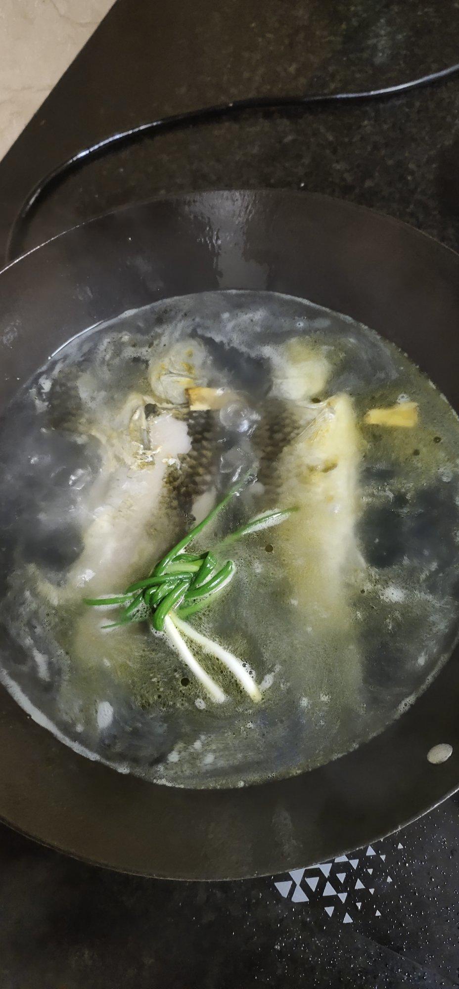 鲫鱼豆腐汤