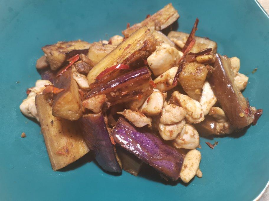 酱香浓郁的鸡腿肉烧茄子#太阳谷菜谱#