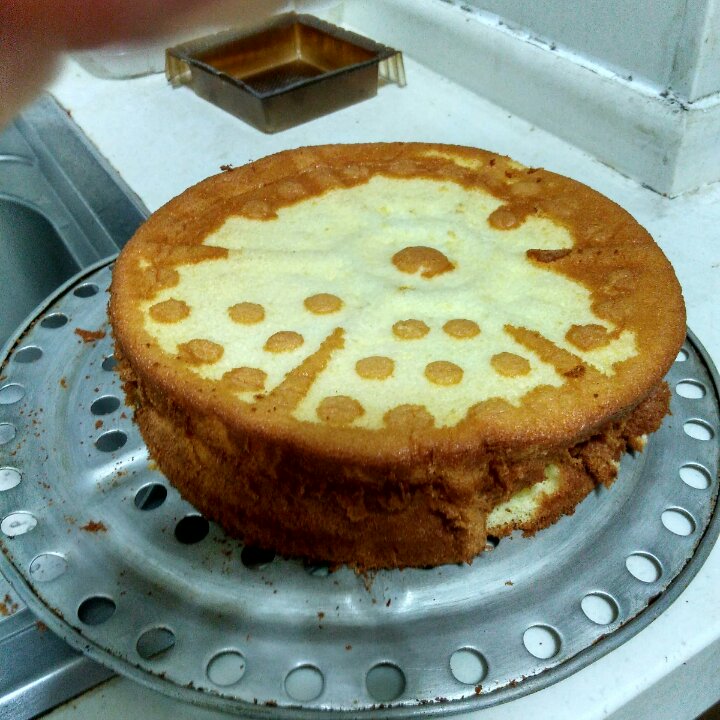 （制作时长5分钟左右）简单粗暴的做一只戚风｜视频及gif