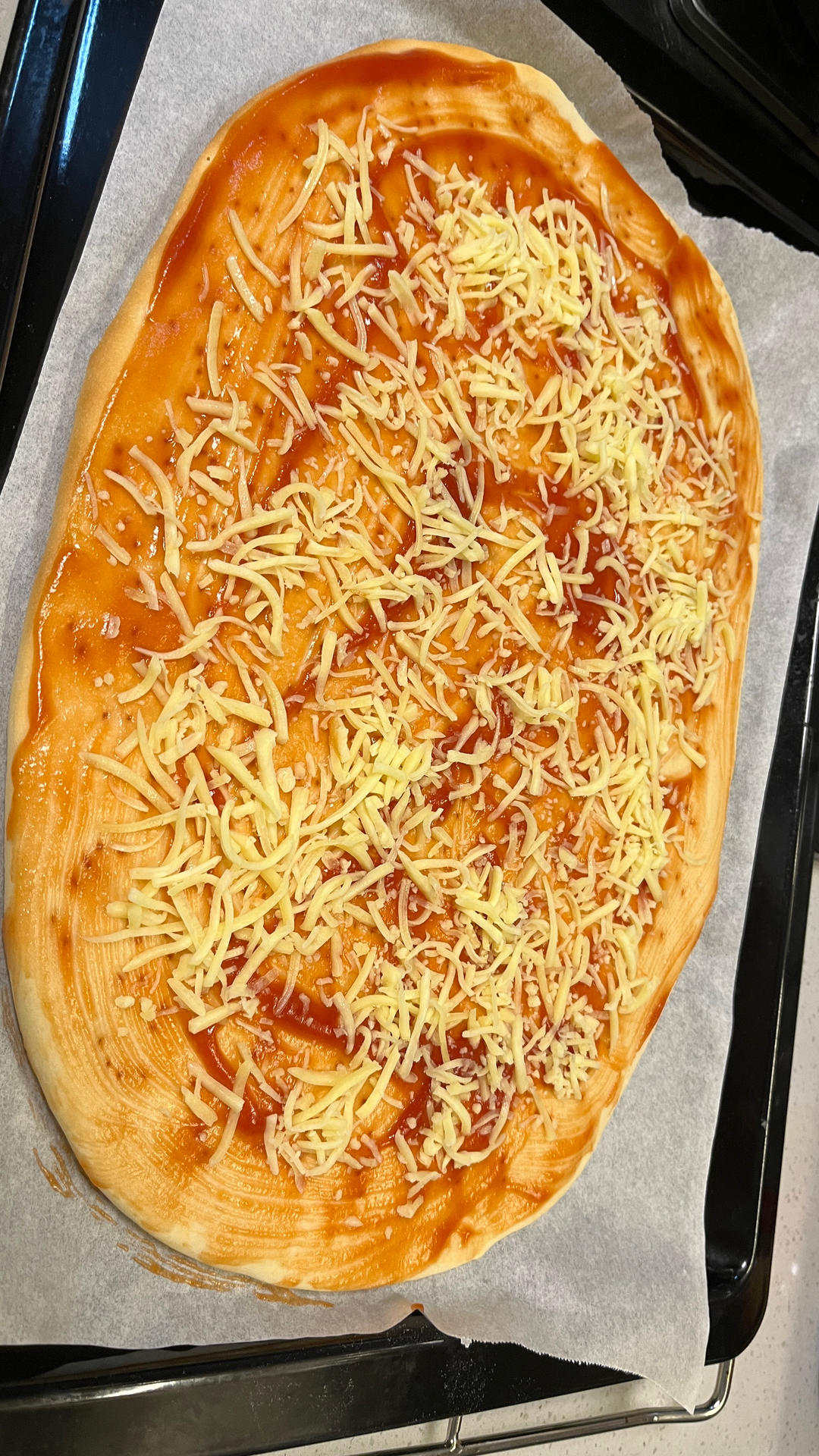 自制披萨饼皮~~比买的好吃百倍的披萨饼皮，外酥内软奶香味儿浓郁，直接吃都超级美味