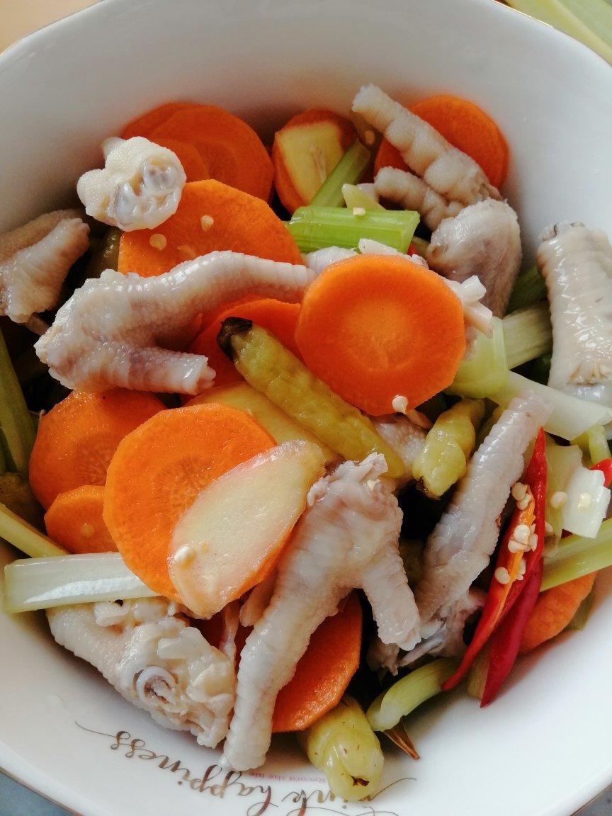 酸辣开胃的泡椒鸡爪