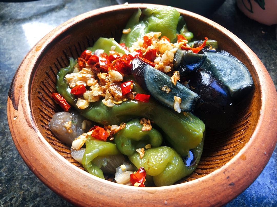 擂辣椒皮蛋茄子