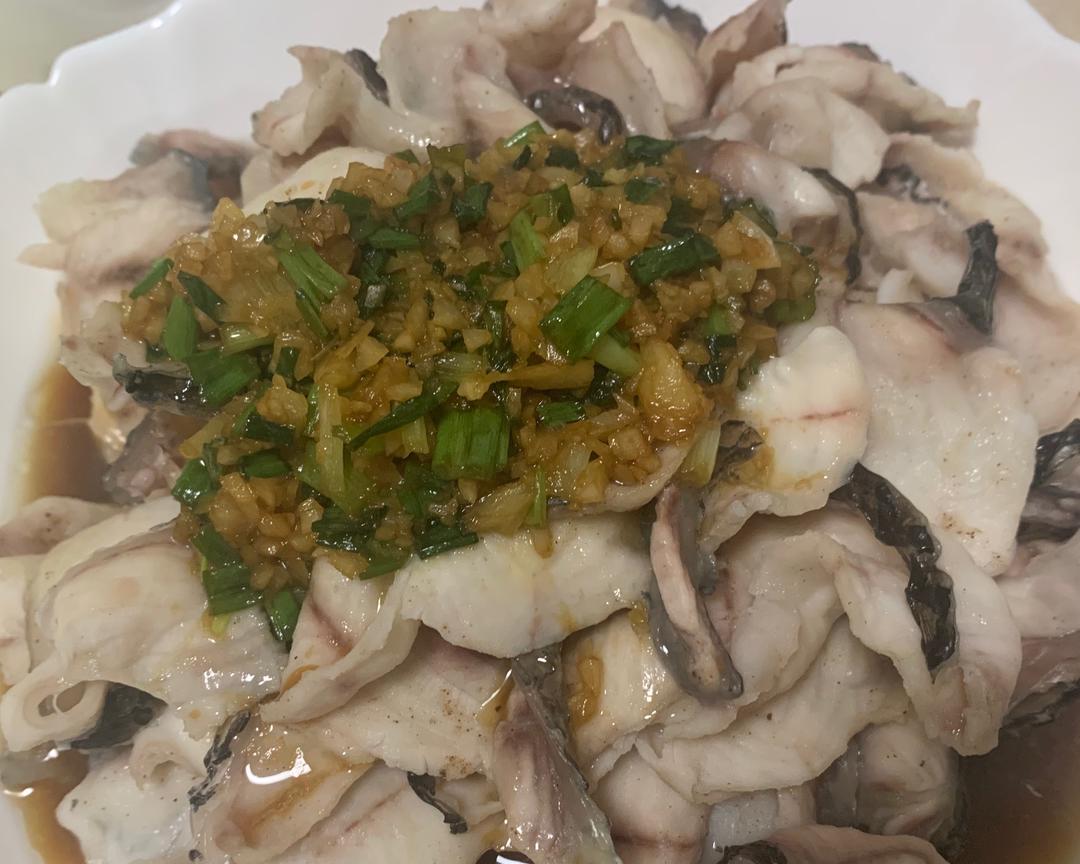 热油浇黑鱼片的做法