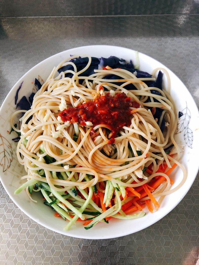 酸辣鸡丝凉面