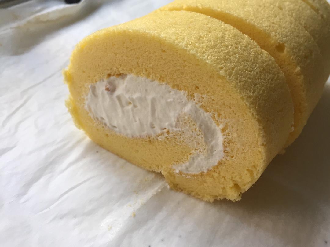 超详细的瑞士卷奶油蛋糕卷原味蛋糕卷的制作方法 饱满不掉皮不开裂（附模具换算方法）