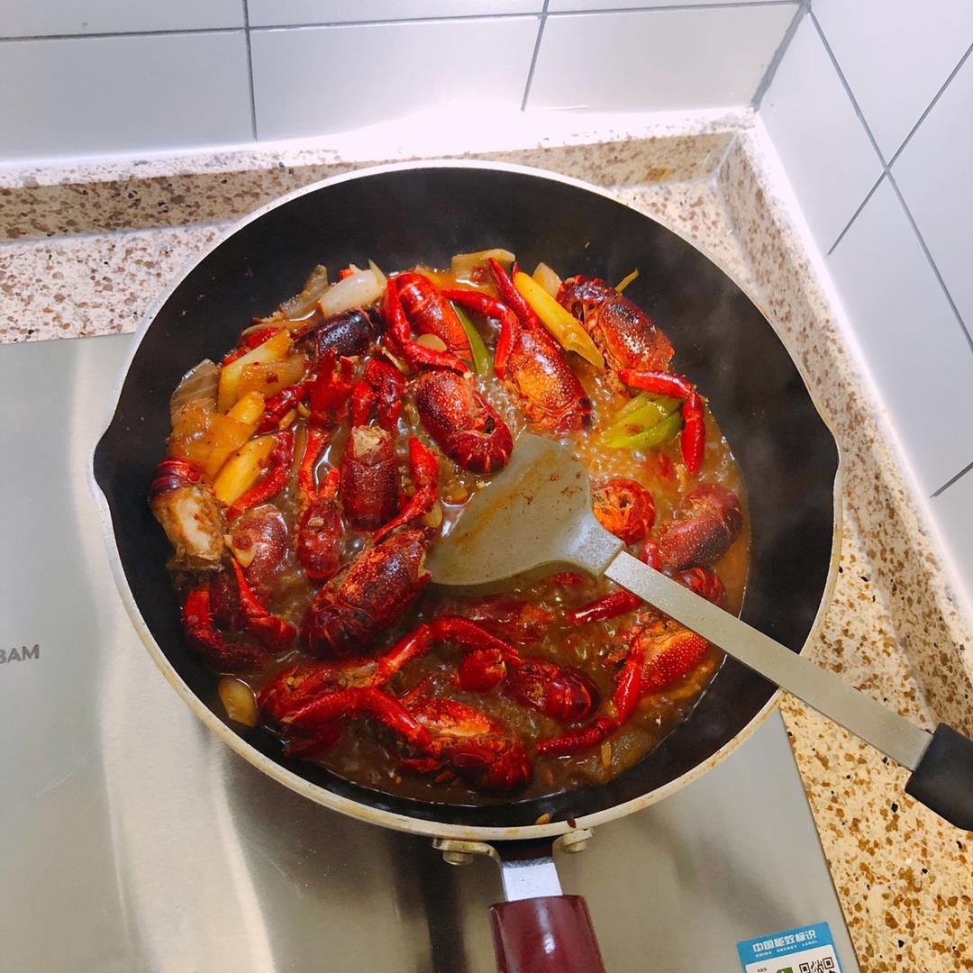 详解如何清理以及辨别小龙虾