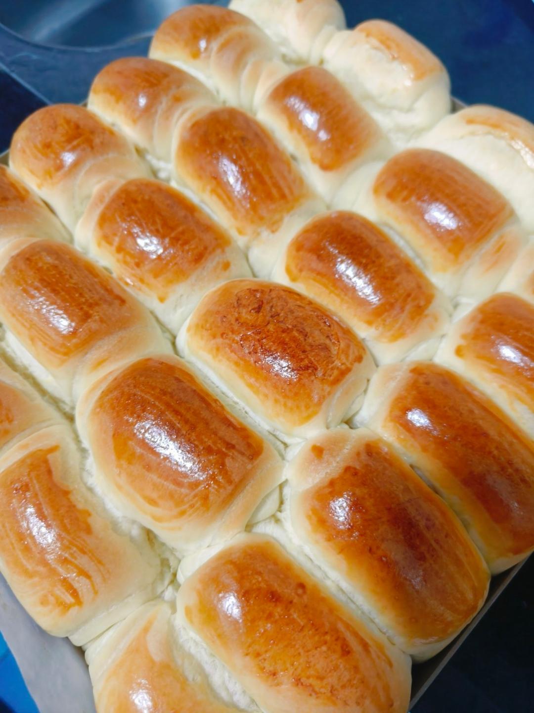 超软淡奶油小面包（餐包），一次发酵柔软拉丝，消耗淡奶油，持久柔软隔天不变硬