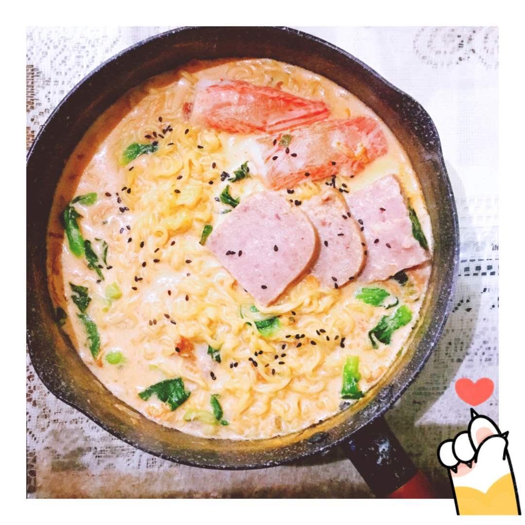 牛奶辛拉面（汤头浓郁，非常好吃）
