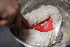 【番茄火腿洛斯提克】杭州名店招牌手揉面包的做法 步骤4