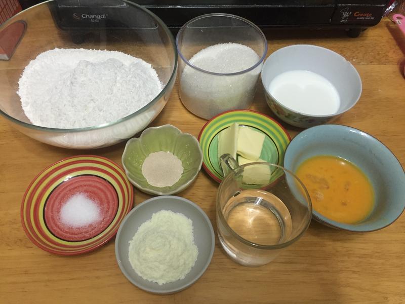 纯奶手撕吐司的做法 步骤1