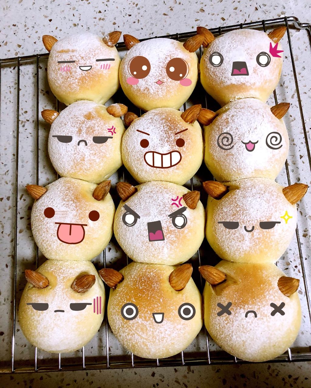 挤挤小面包--跟风搓面团