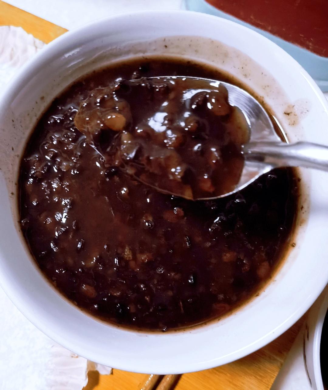 红豆黑米美颜粥