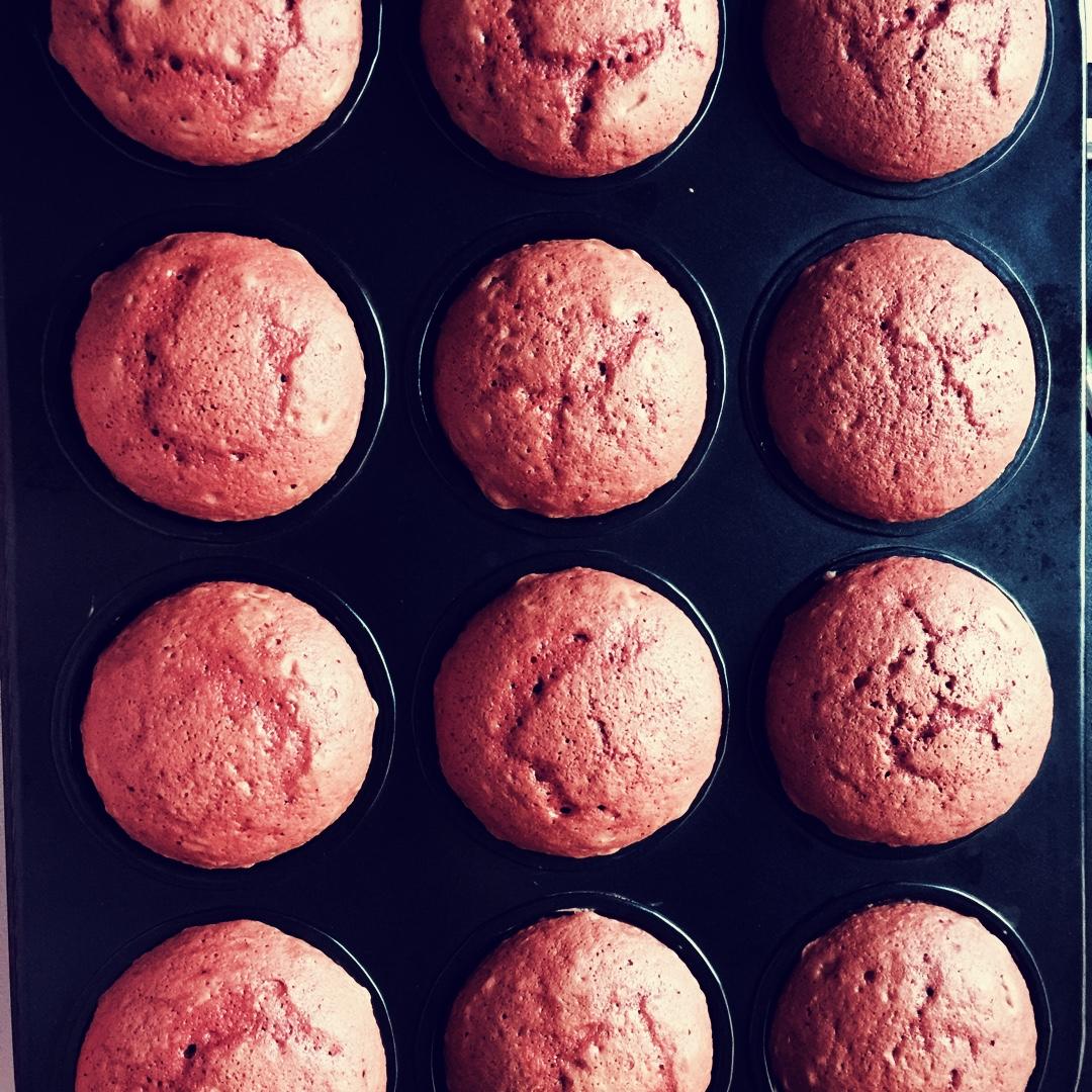 红丝绒纸杯蛋糕