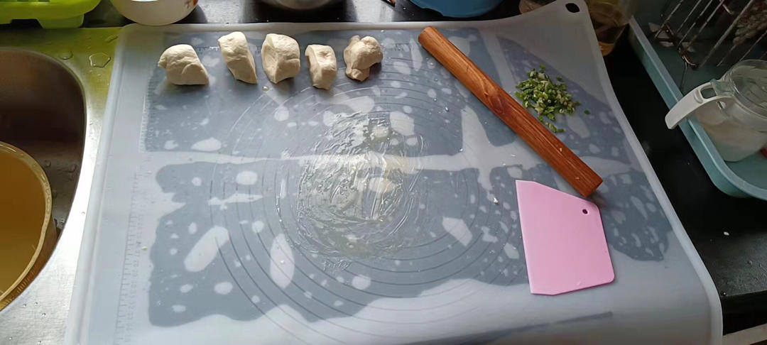 家常葱油饼 柔软多层 凉了也是软软的特别好吃 附细节视频详解