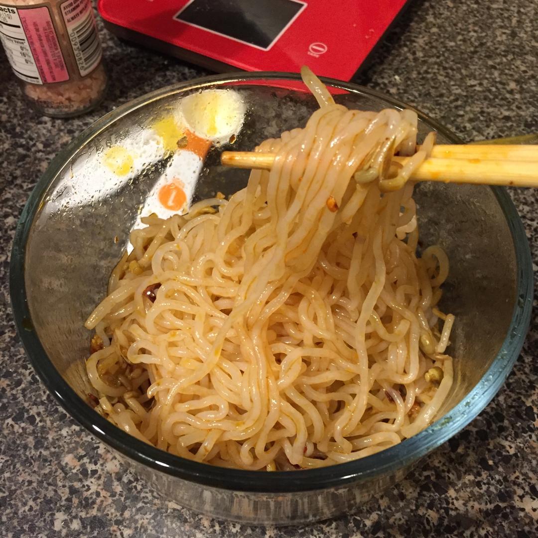 豆芽拌面
