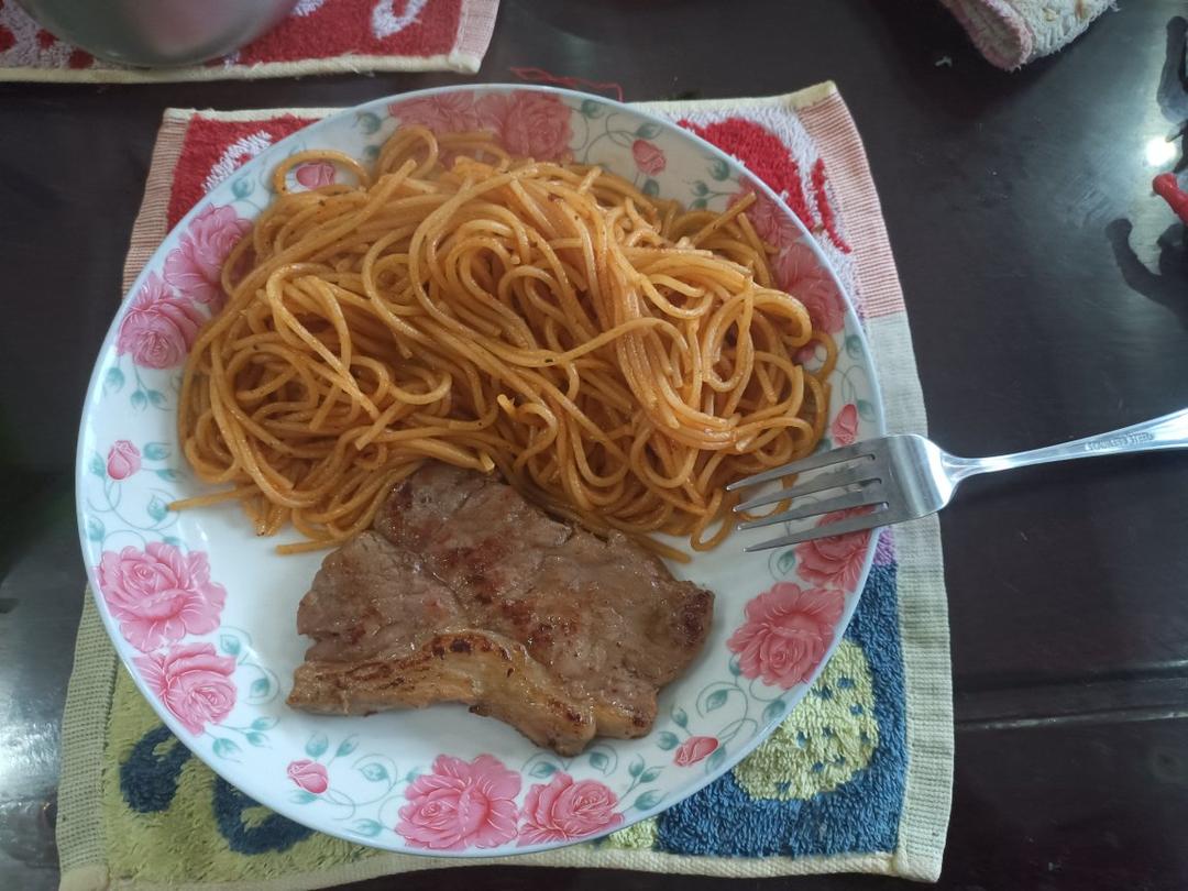 （完胜必胜客的）番茄肉酱意大利面～