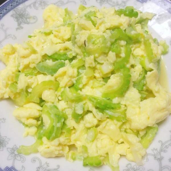 粤式快手小炒-凉瓜炒滑蛋