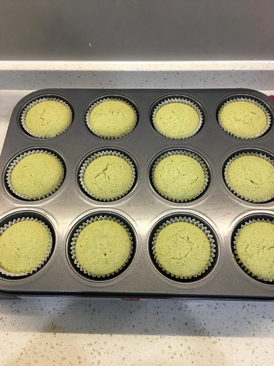 原味海绵纸杯蛋糕（非常适合裱花、盖糖皮的cupcake方子）