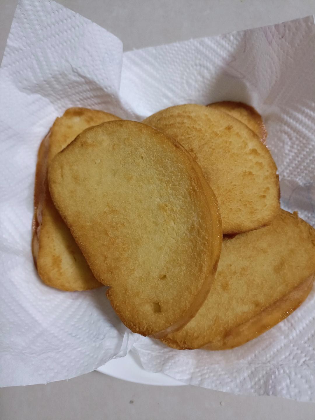 金黄酥脆利口的炸馒头片
