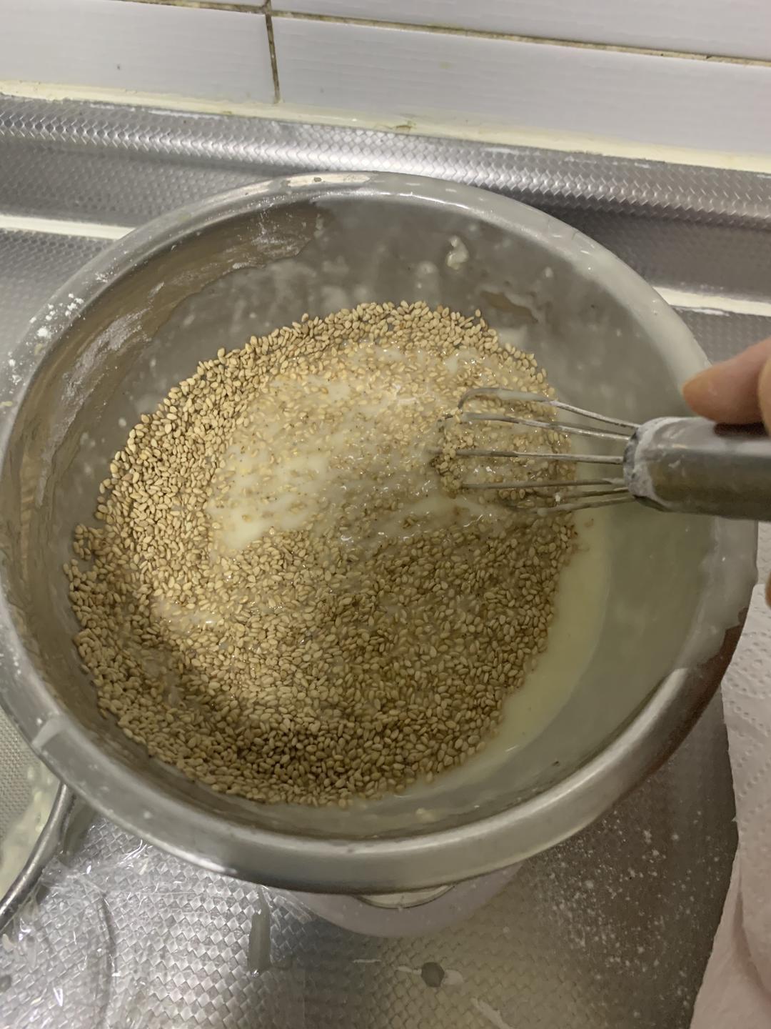 消耗蛋白最简单的方式一一芝麻瓦片的做法 步骤5