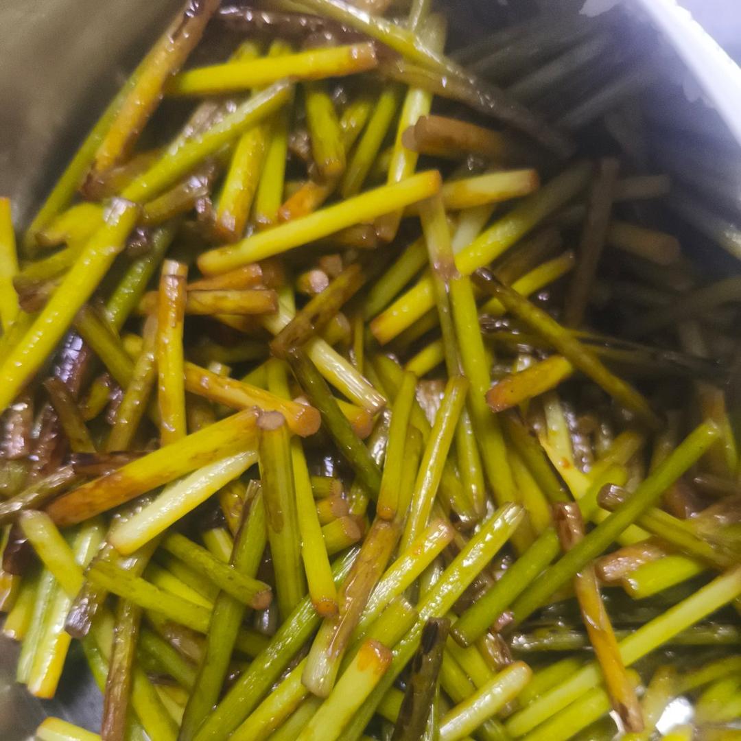 做法简单又下饭的炒蒜苔❗️