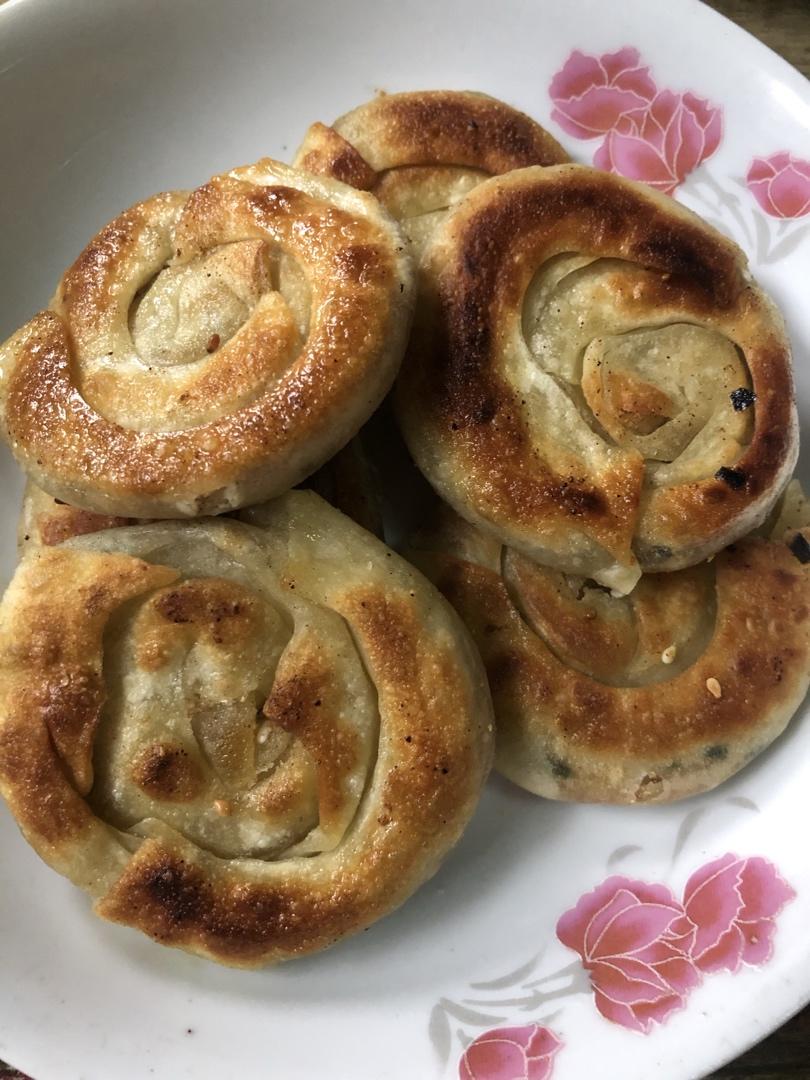 饺子皮做葱花小饼
