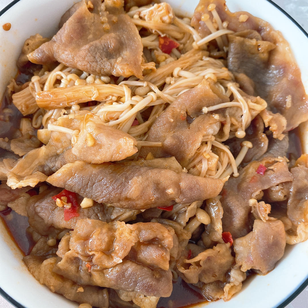 肥牛金针菇盖饭