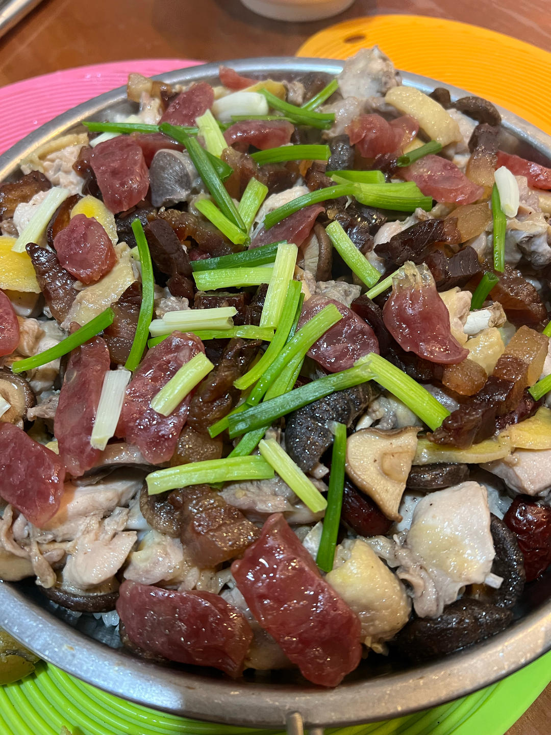 滑鸡腊味蒸糯米饭