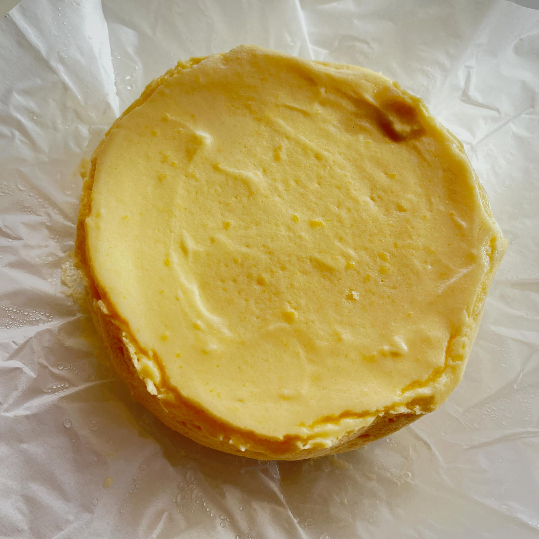 一晚上的等待果然是值得的，这是一款好吃的芝士蛋糕