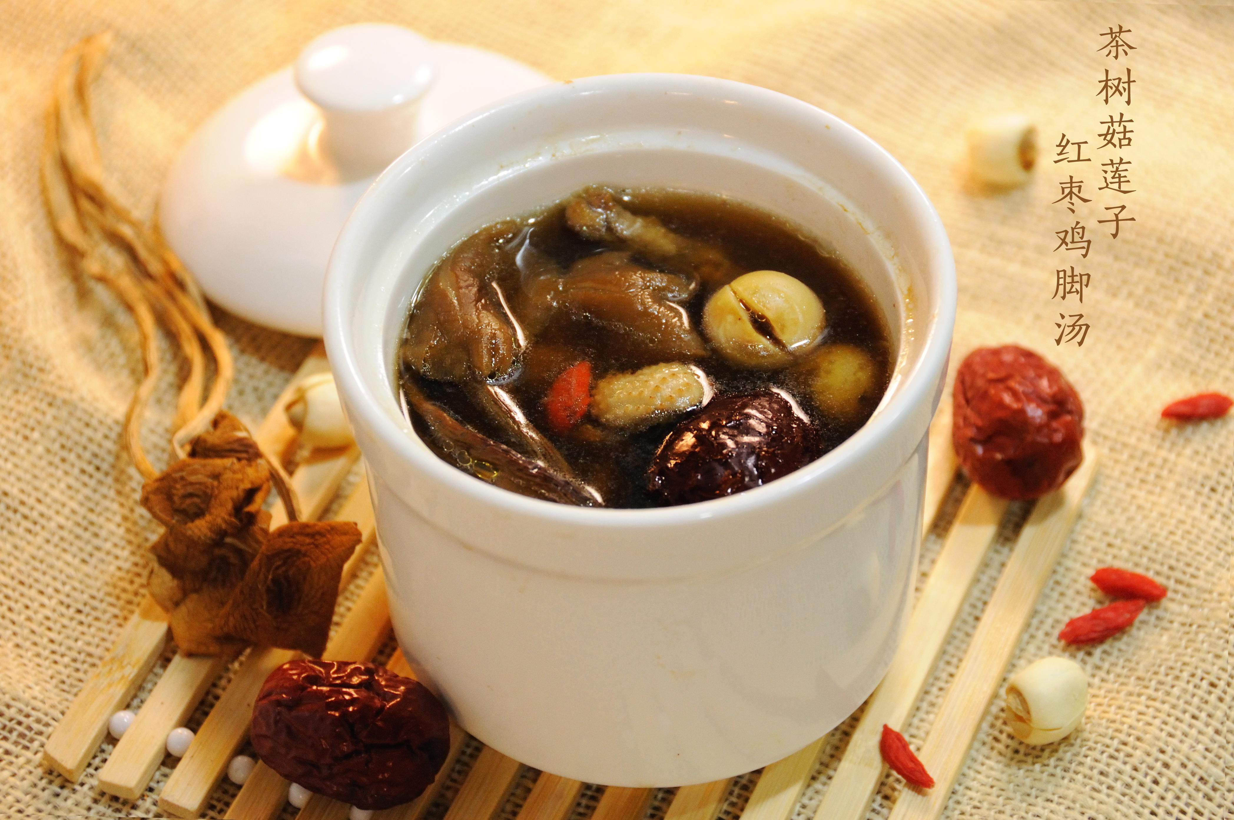 茶树菇莲子红枣鸡脚汤的做法