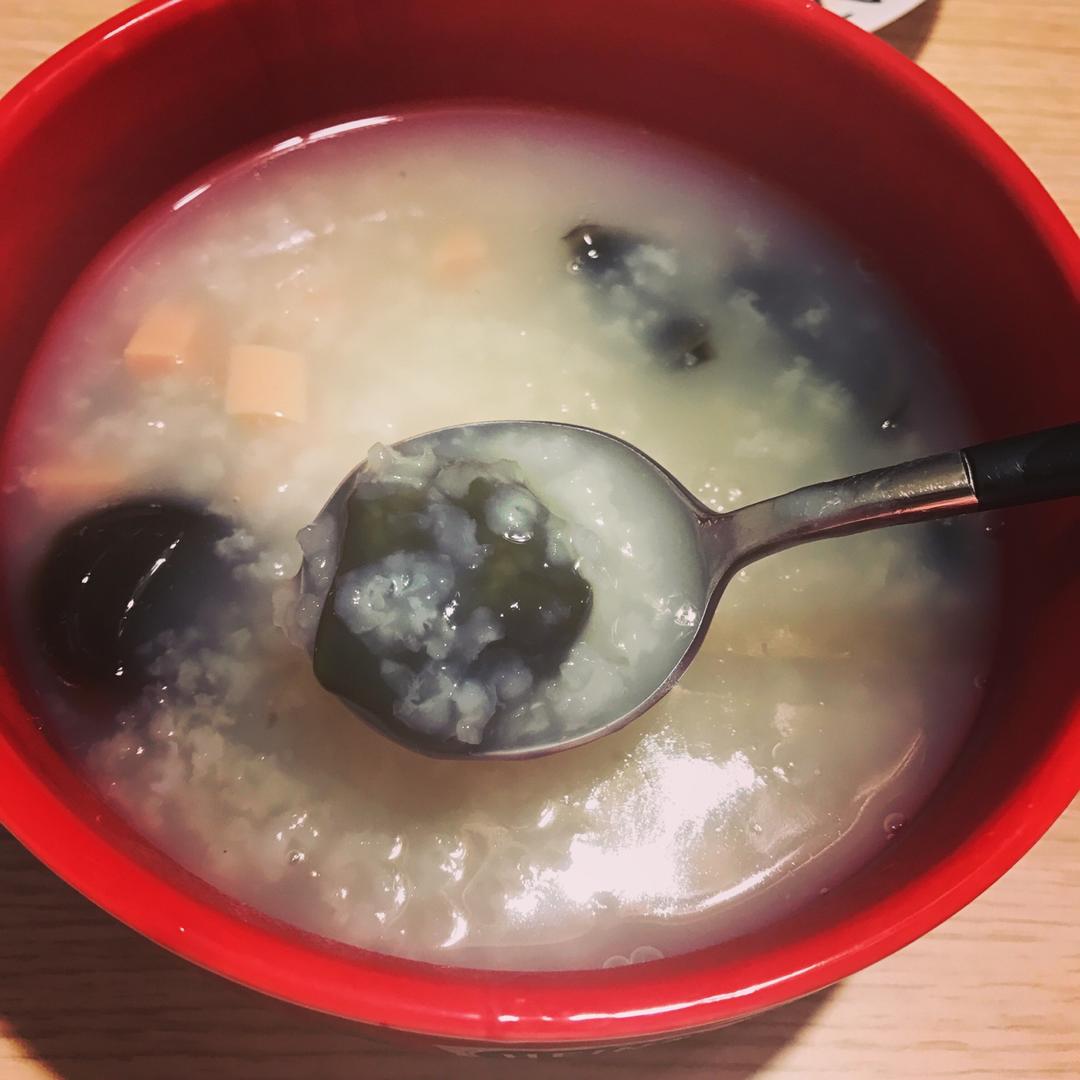 电饭煲版皮蛋瘦肉粥