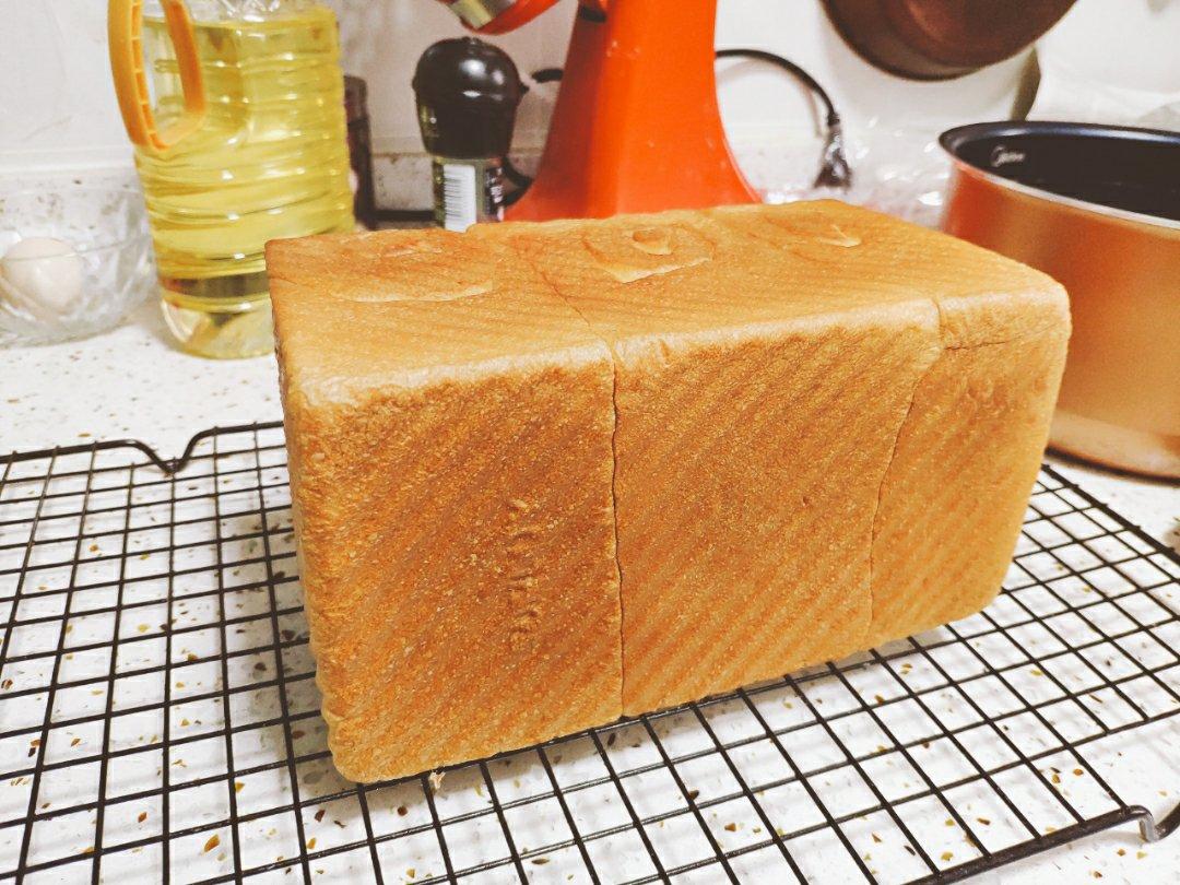 奶油吐司，鲜奶奶油嫩白吐司