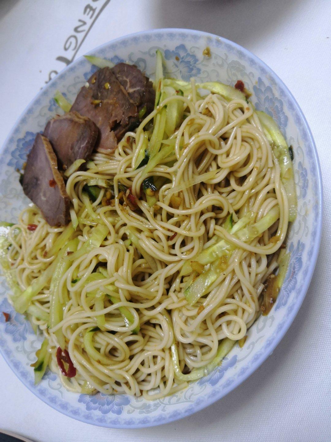 酸辣凉拌面