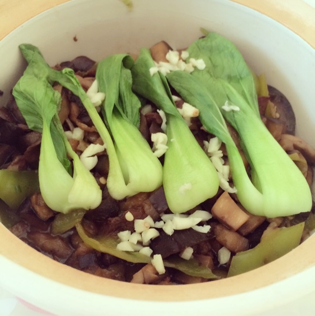 口蘑酱茄子煲（塔吉锅）