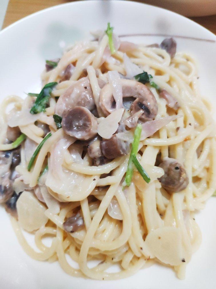 用牛奶也可以做奶油培根意面