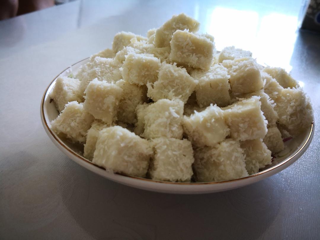 完胜85度C牛奶椰丝小方