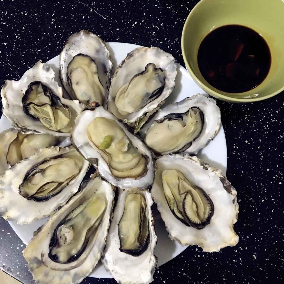 丫头王小样做的清蒸生蚝