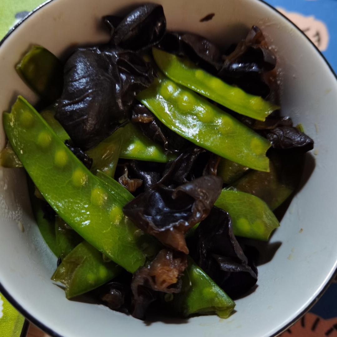清脆爽口，好吃不胖，木耳炒荷兰豆