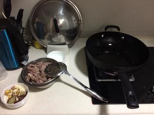 川味红烧牛肉粉的做法 步骤2