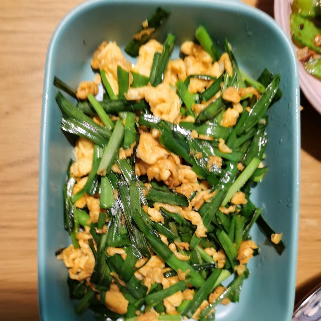简易版韭菜炒鸡蛋（鸡蛋味道非常鲜嫩）