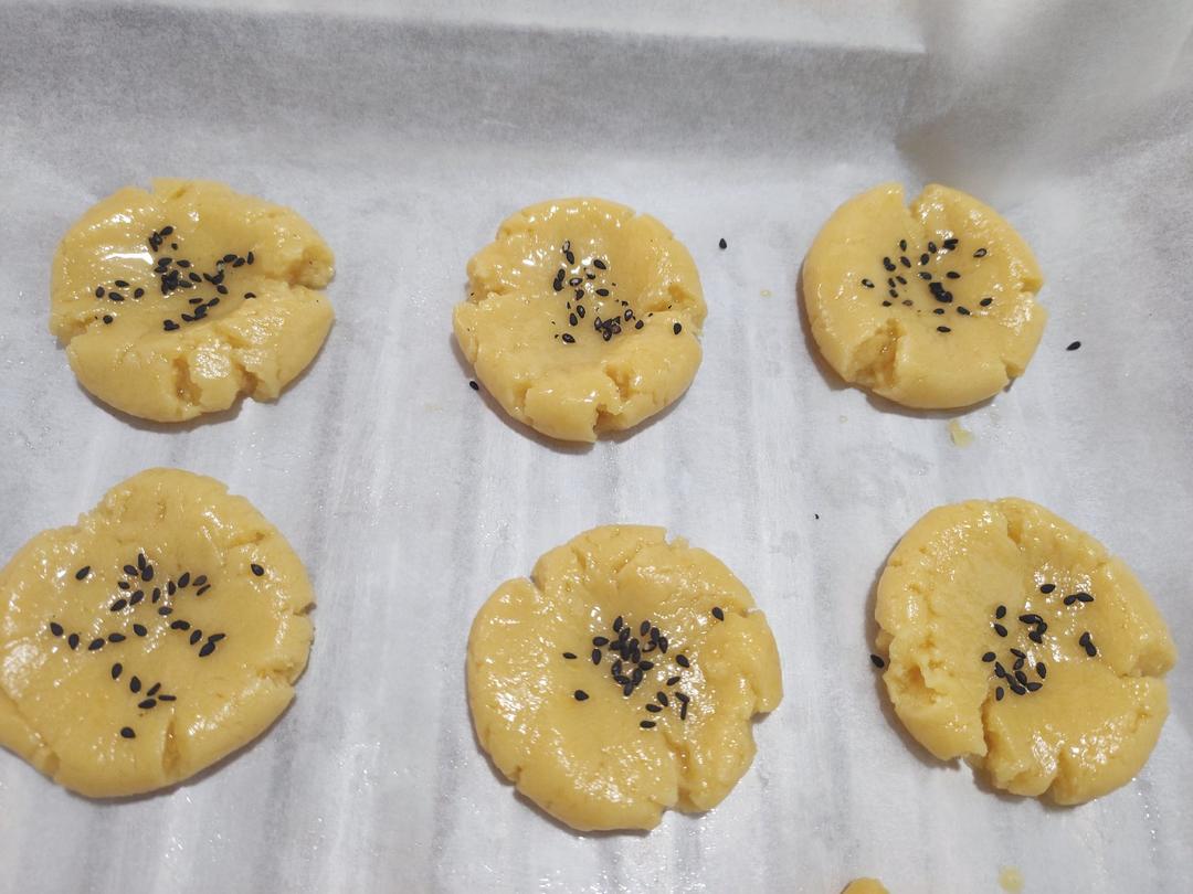 轻轻一按就碎掉的原味桃酥（不输猪油版）